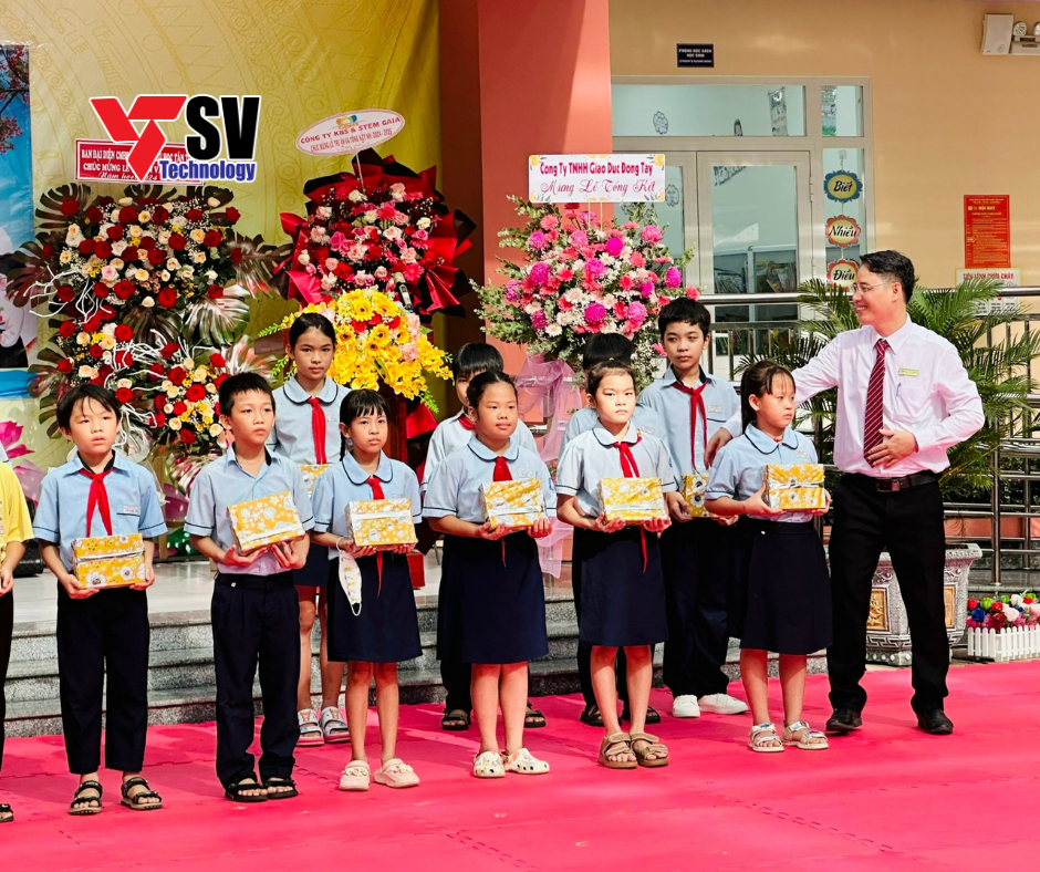 Hoạt động trao tặng 1000 quyển tập tại Trường Tiểu học Tân Túc 2 là minh chứng sống động cho cam kết của Sơn Vũ CNC trong việc vun đắp tương lai.
