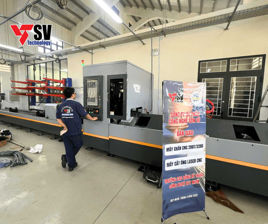 Bàn giao máy cắt ống laser-2