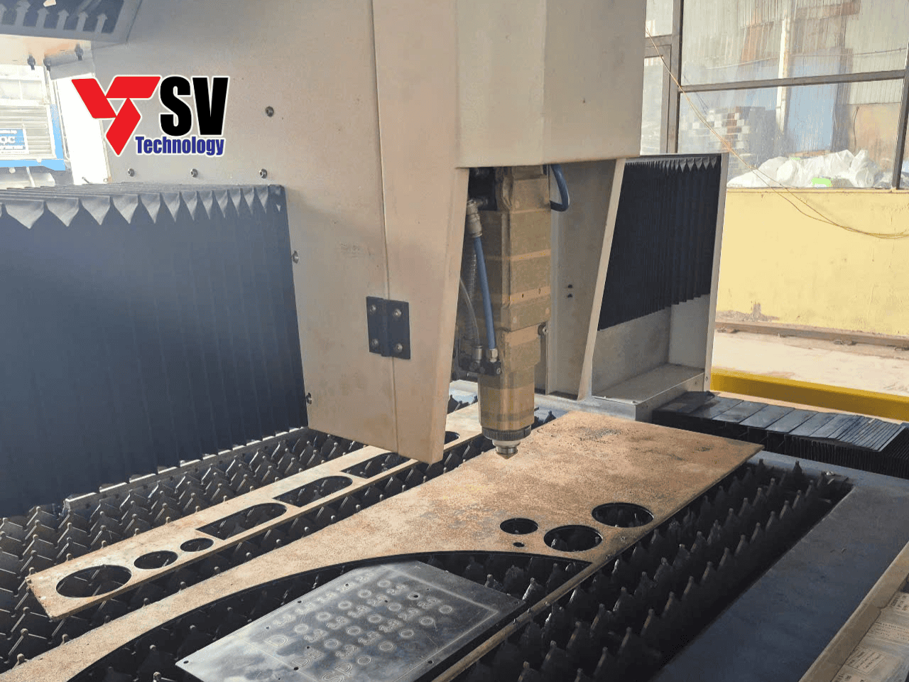 Tầm quan trọng của việc đầu tư máy cắt laser SVM-2060 1