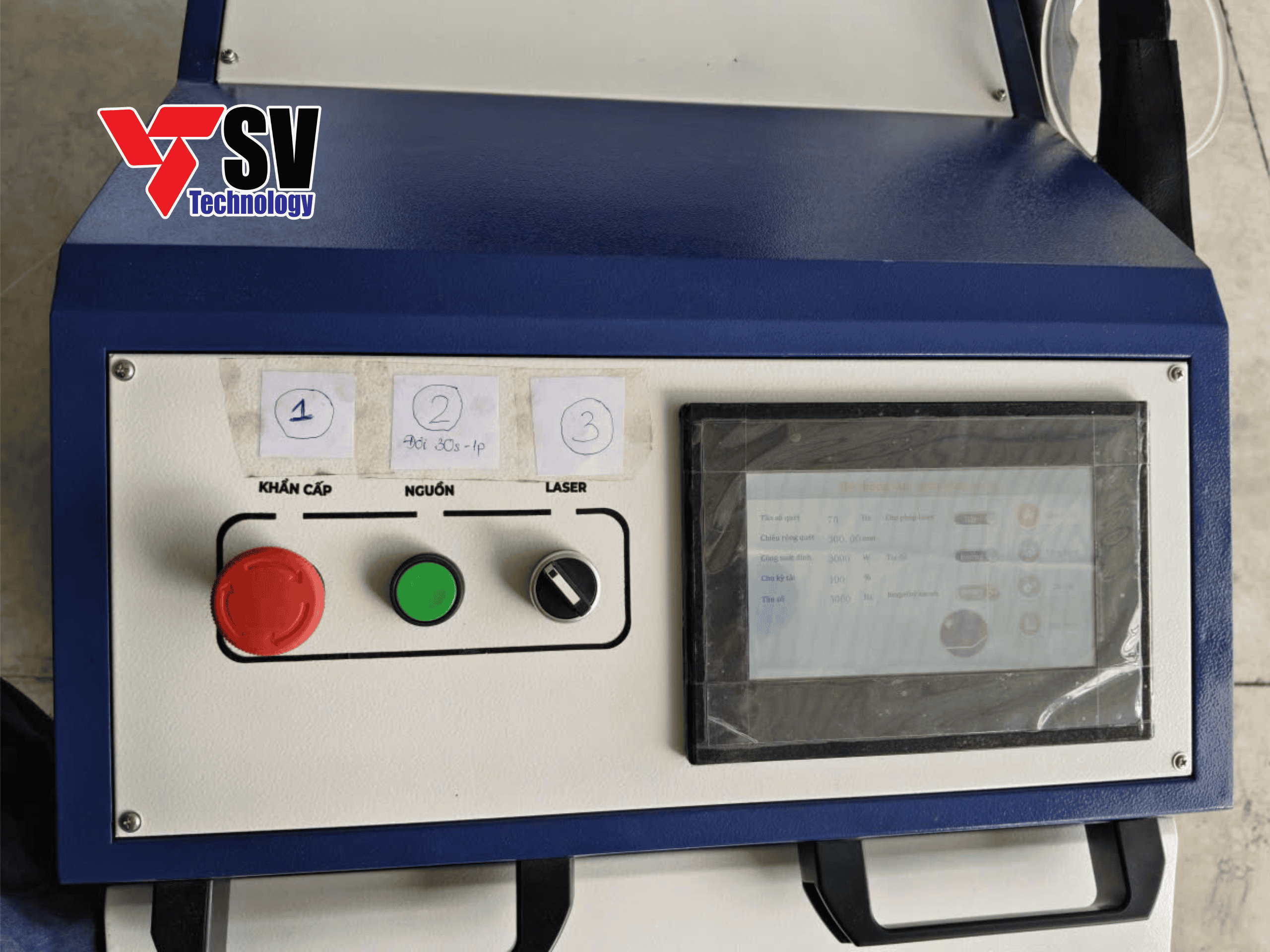 Sơn Vũ CNC Đào tạo vận hành thực tế máy tẩy rỉ laser SCL-3000