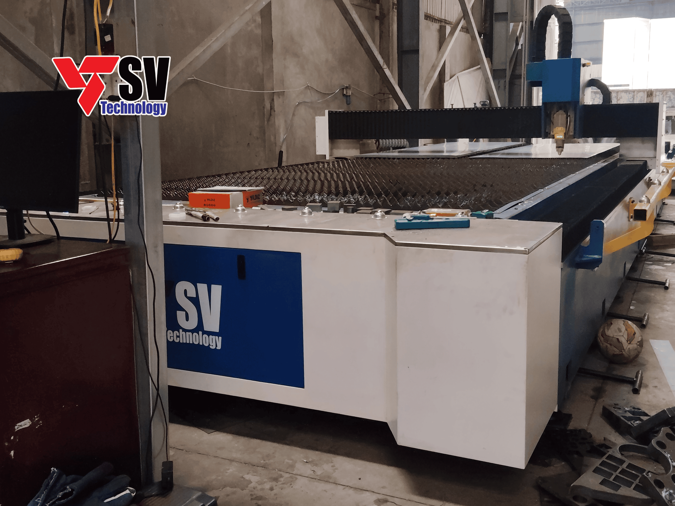Bàn giao và lắp đặt hệ thống máy cắt laser 12kW Sơn Vũ tại Hà Nội