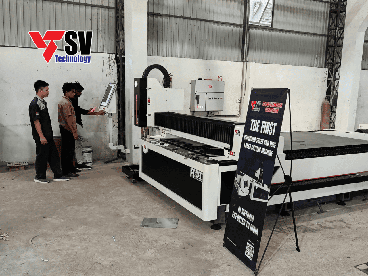 Đội ngũ kỹ thuật Sơn Vũ chuyển giao công nghệ laser hiện đại đến khách hàng Ấn Độ