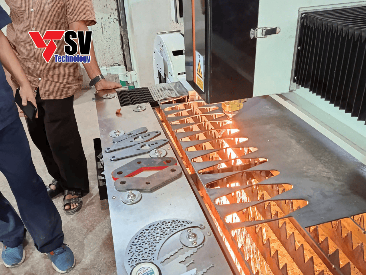 Mẫu cắt test trên máy cắt laser tấm và ống kết hợp Sơn Vũ
