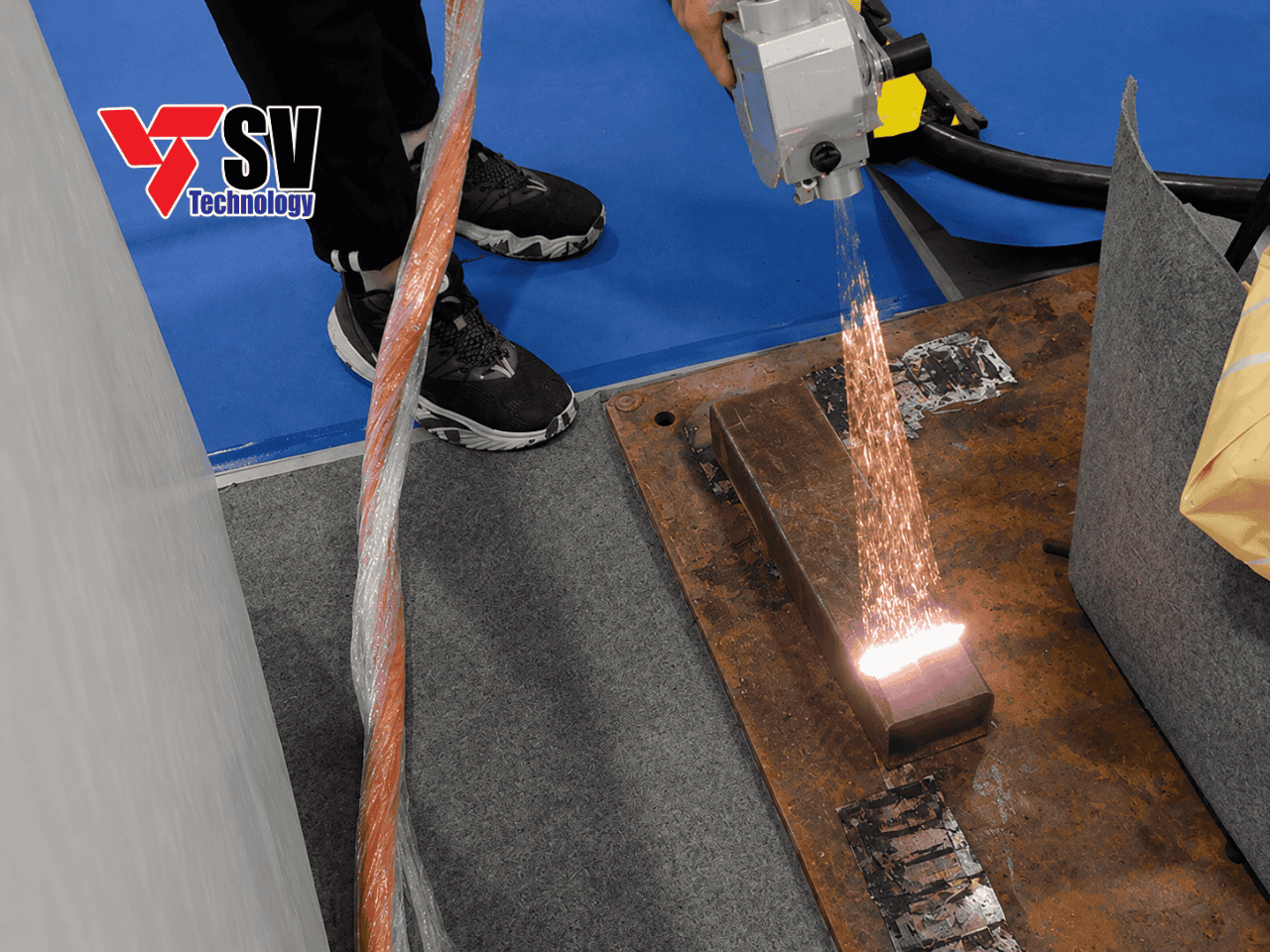 Có nên đầu tư máy tẩy rỉ laser? Câu trả lời phụ thuộc vào quy mô sản xuất, tần suất sử dụng và mục tiêu phát triển của từng doanh nghiệp