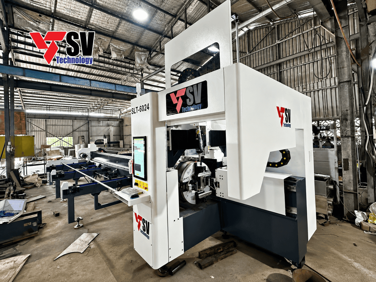 Máy cắt ống laser 3 mâm cặp Sơn Vũ