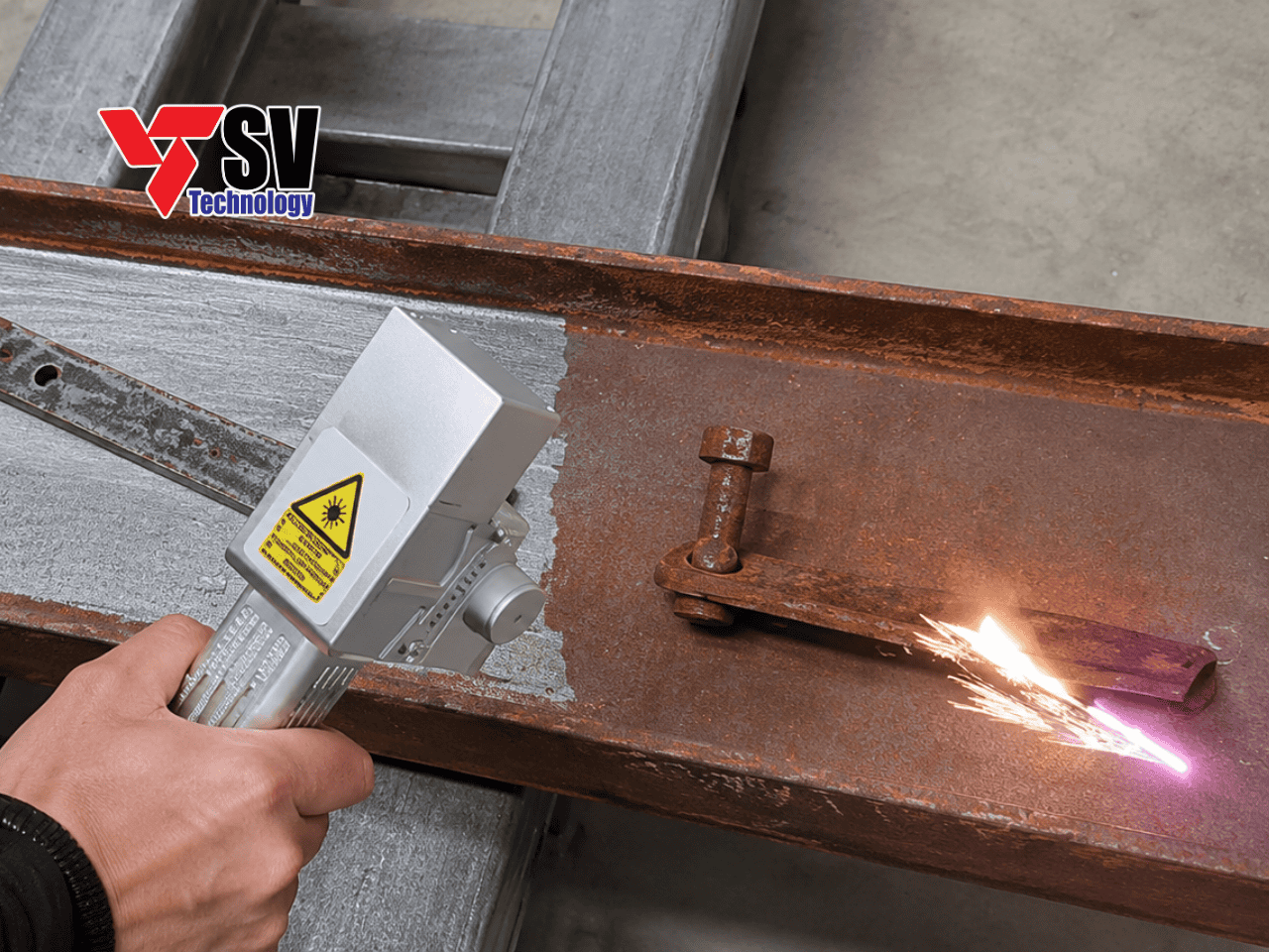 Máy tẩy rỉ laser 1500W có phải là lựa chọn tối ưu cho doanh nghiệp?