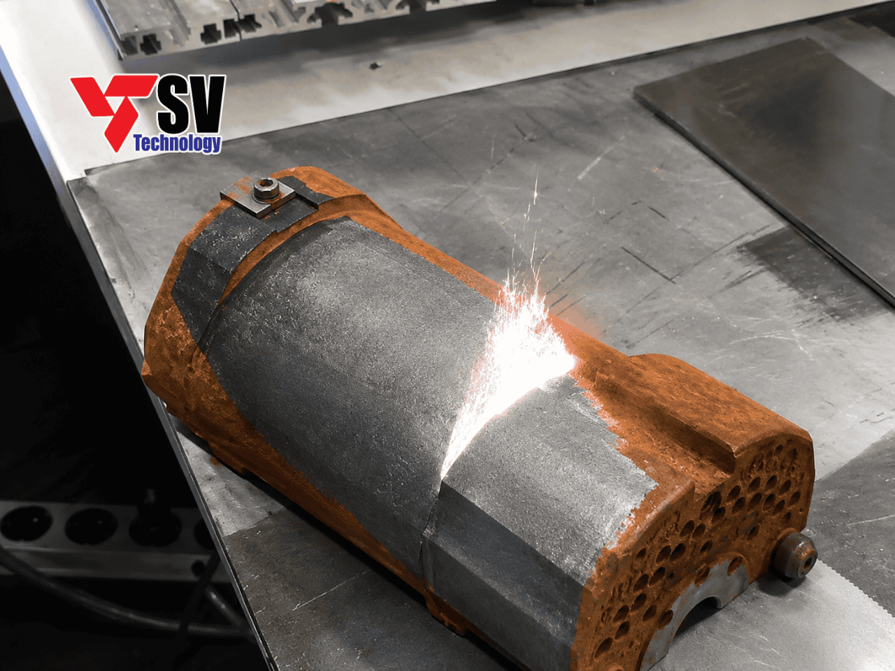 Vì sao nên lựa chọn máy tẩy rỉ 2000W tại Sơn Vũ CNC?